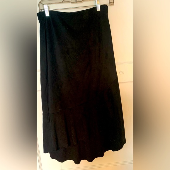 Black midi skirt, a little longer in the back. Nice fabric - Picture 1 of 1